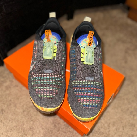 Nike FlyKnit Vapermax - Picture 8 of 9